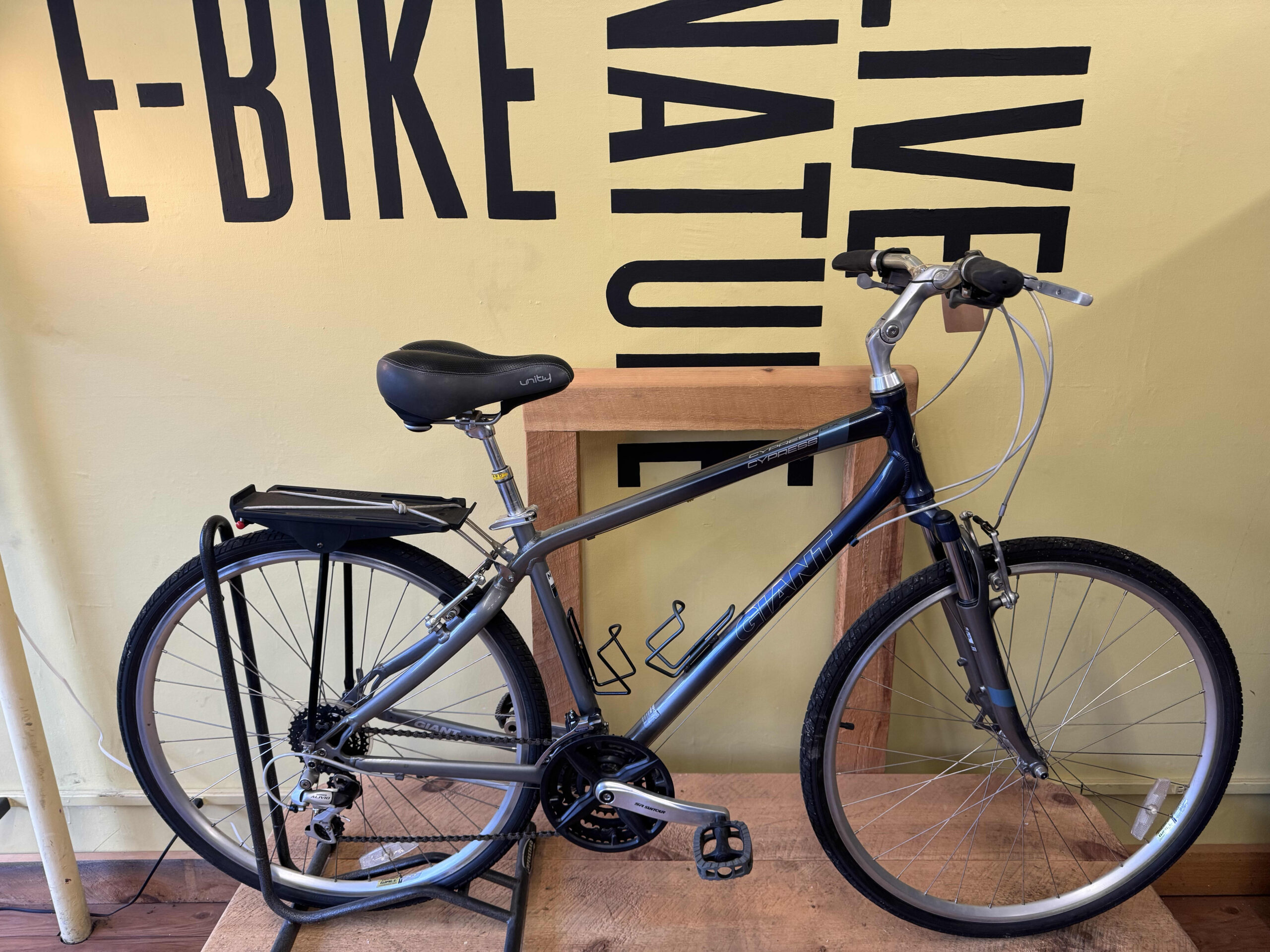 Used giant cypress bike for best sale sale