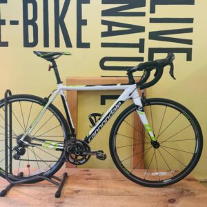 Used Cannondale CAAD 10 white blk grn 52cm